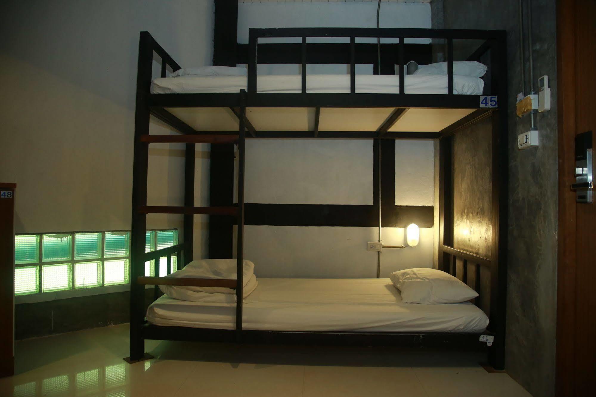 Oyo 585 Freedom Hostel @ Phi Phi Exterior photo