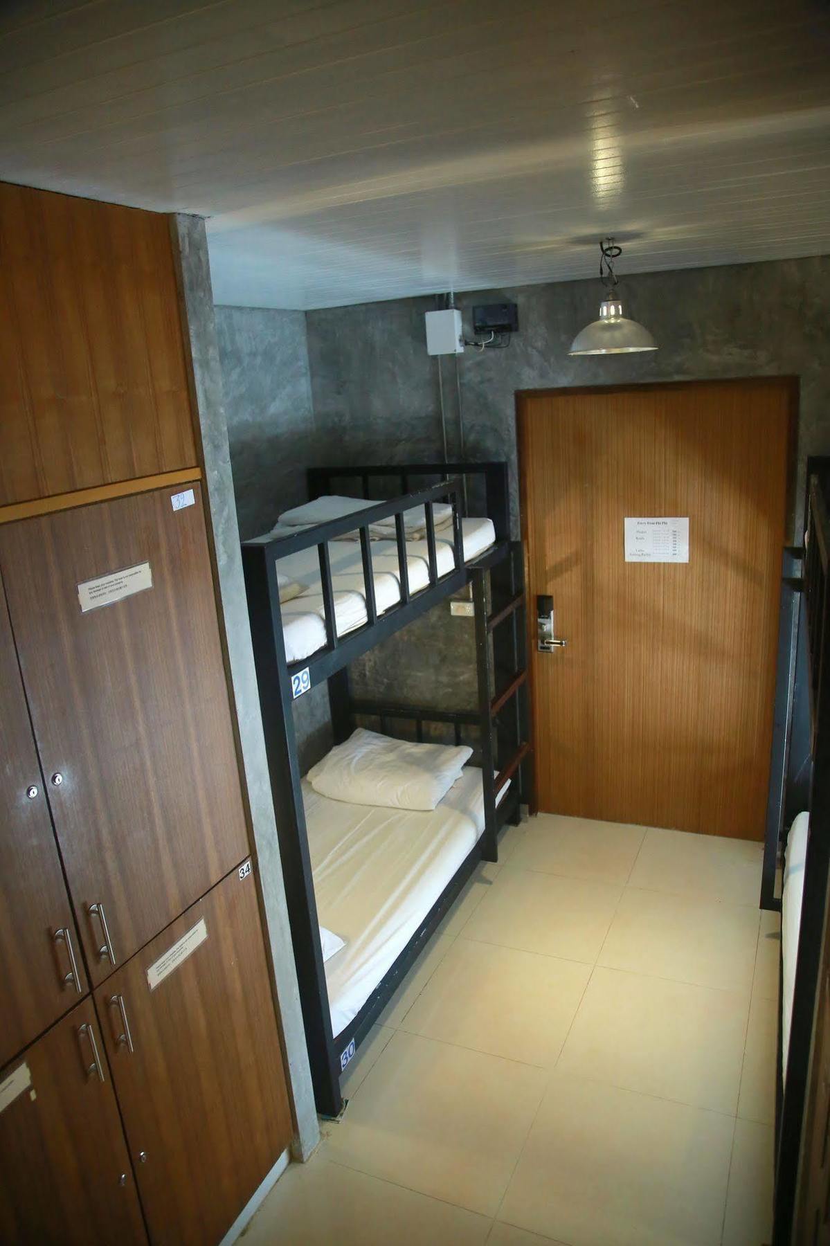 Oyo 585 Freedom Hostel @ Phi Phi Exterior photo