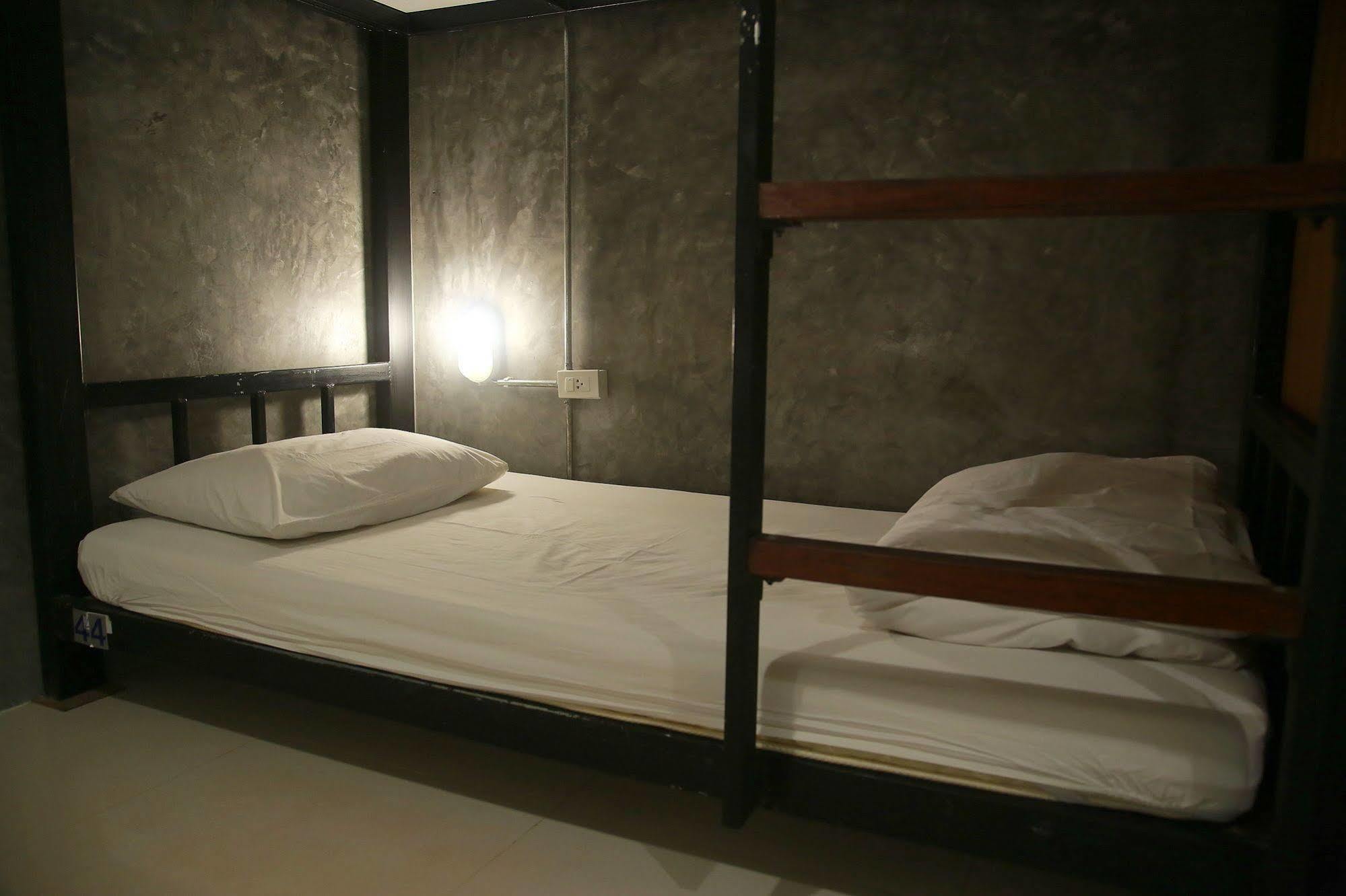 Oyo 585 Freedom Hostel @ Phi Phi Exterior photo