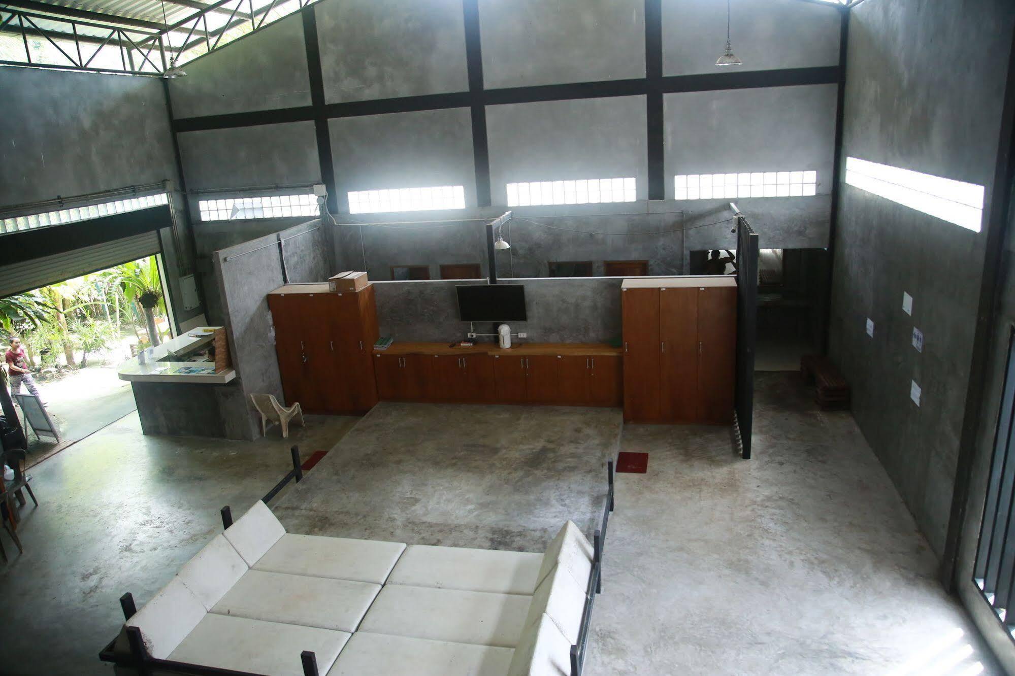 Oyo 585 Freedom Hostel @ Phi Phi Exterior photo