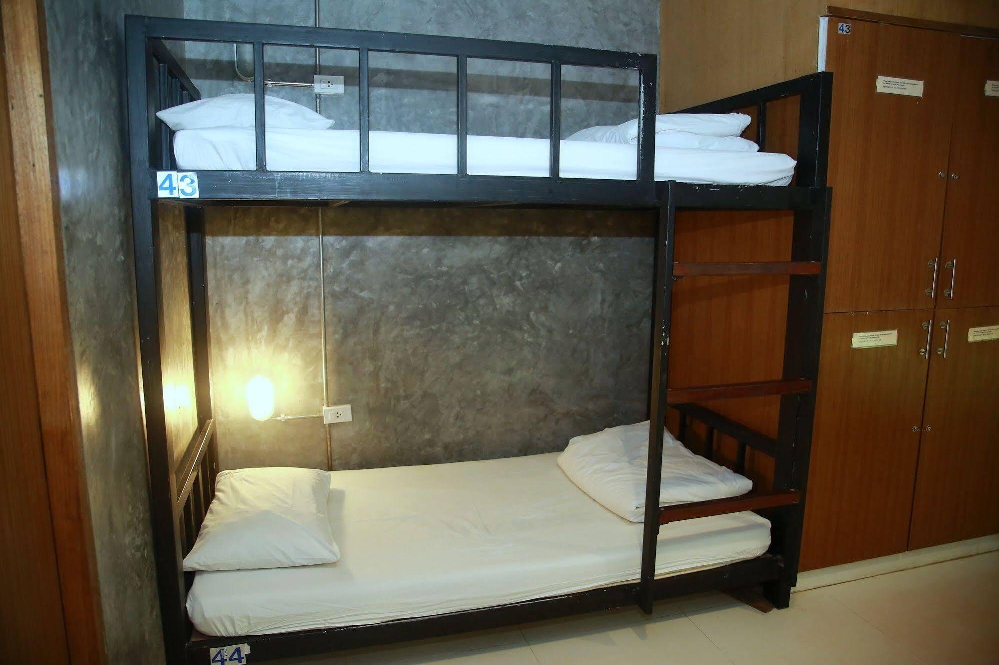 Oyo 585 Freedom Hostel @ Phi Phi Exterior photo