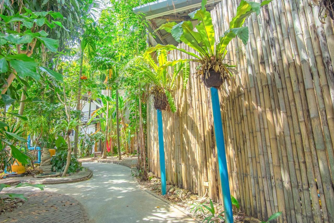 Oyo 585 Freedom Hostel @ Phi Phi Exterior photo